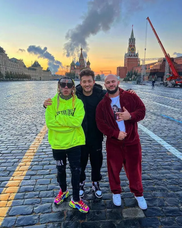 6ix9ine outfit in Vetements, Amiri, and Louis Vuitton, 2022
