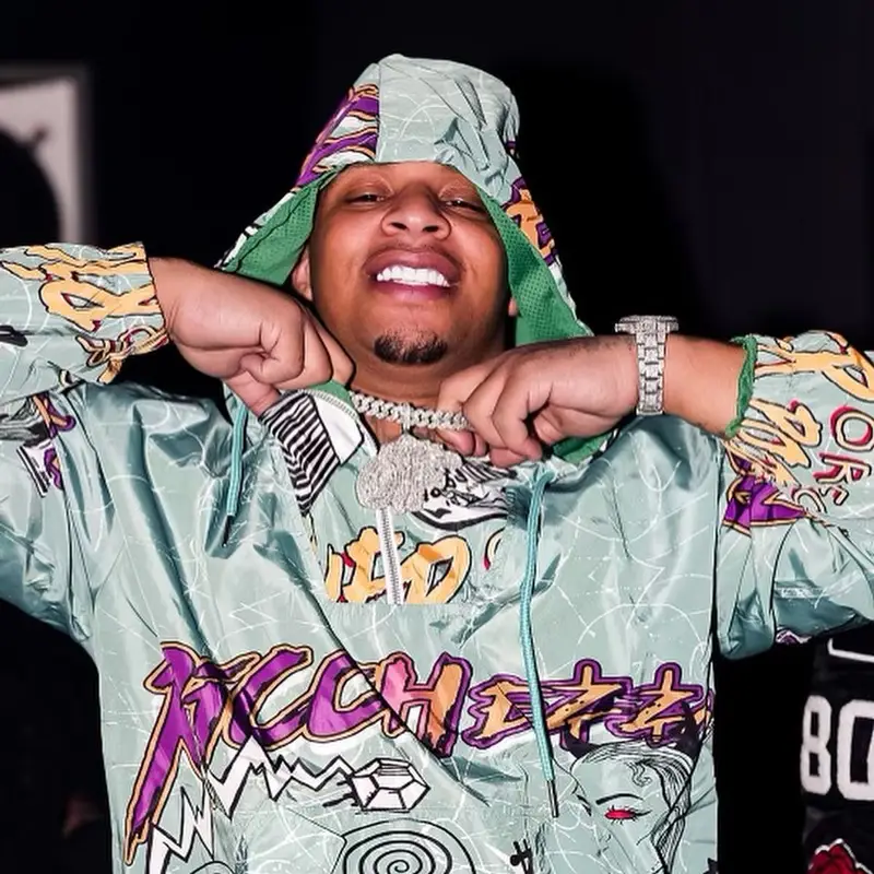 Doodie Lo outfit in Ricchezza Forever, 2022