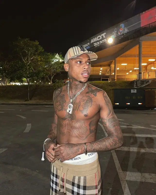 Dfideliz outfit in Louis Vuitton, Burberry, and Ralph Lauren, 2022