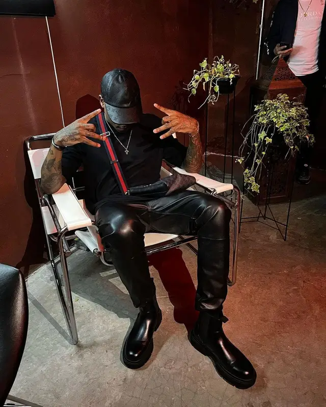 Dfideliz outfit in Bottega Veneta, Gucci, and Louis Vuitton, 2022