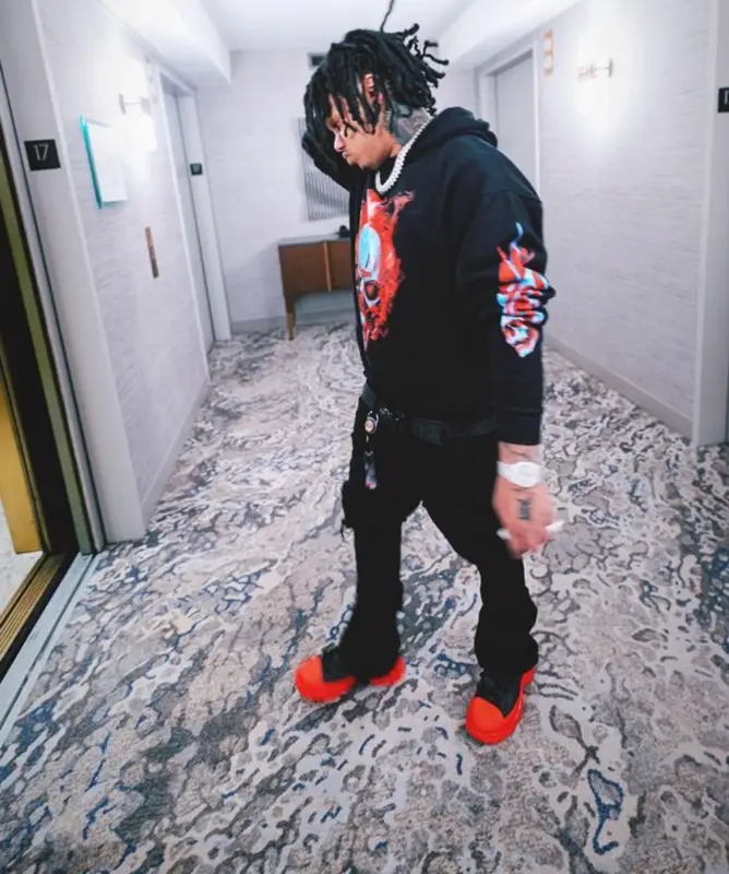 No Cap outfit in Vlone, Valabasas, and Versace, 2022