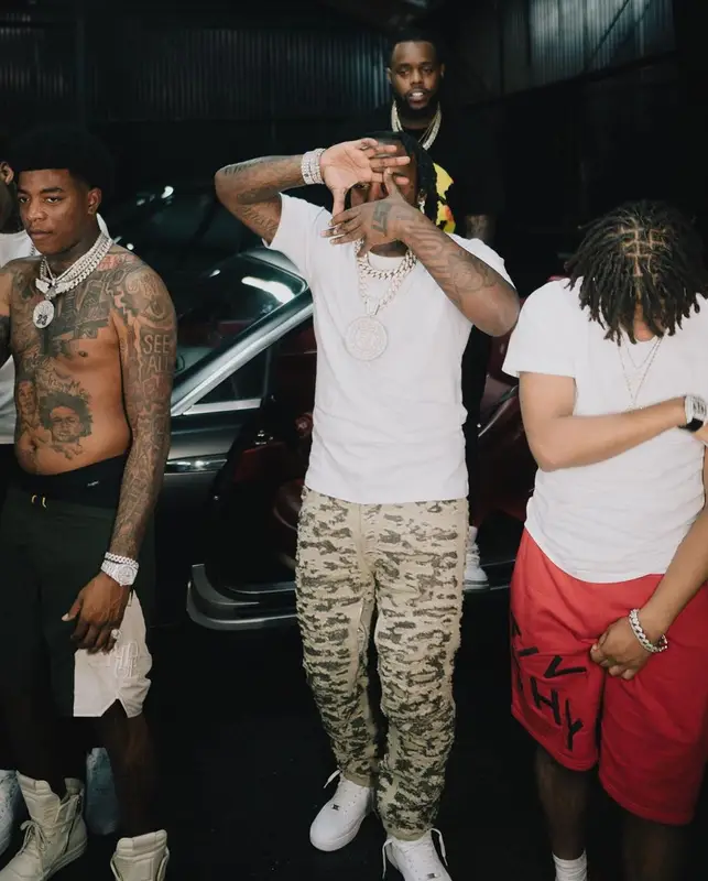 EST Gee outfit in Hanes, Givenchy, and Nike, 2022