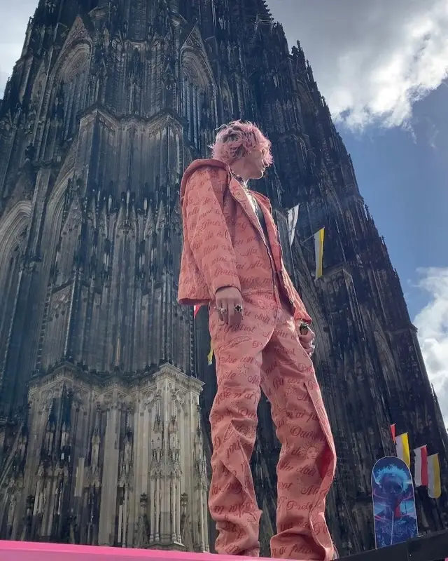 Machine Gun Kelly outfit in Des Pierrot and Rick Owens, 2022