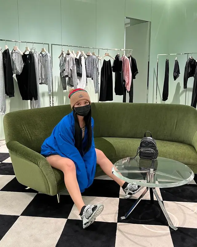 Bella Poarch outfit in Balenciaga and Gucci, 2022
