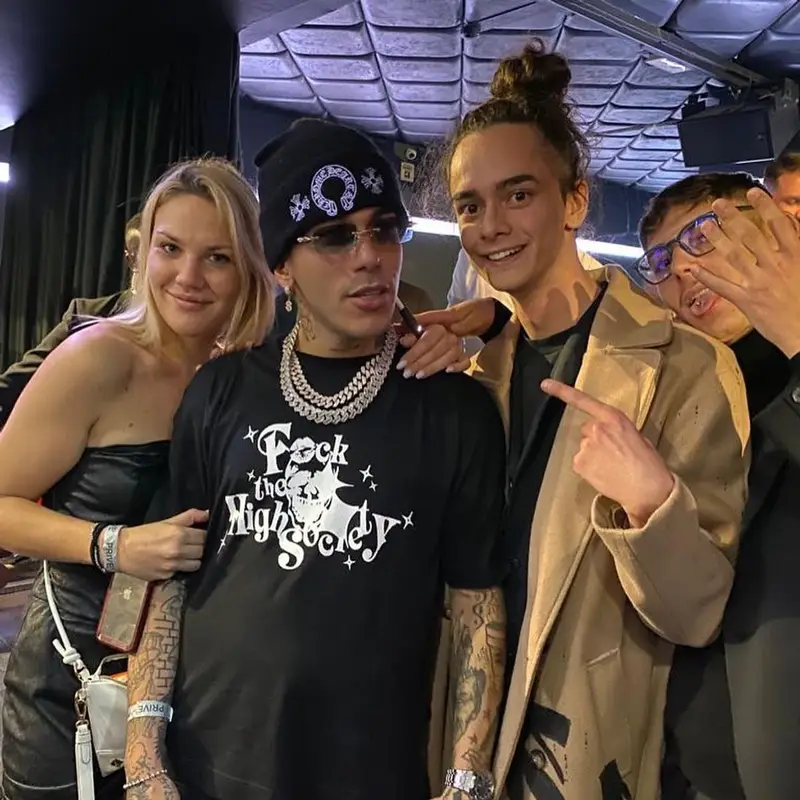 Sfera Ebbasta outfit in Altasocieta Venezia, 2022