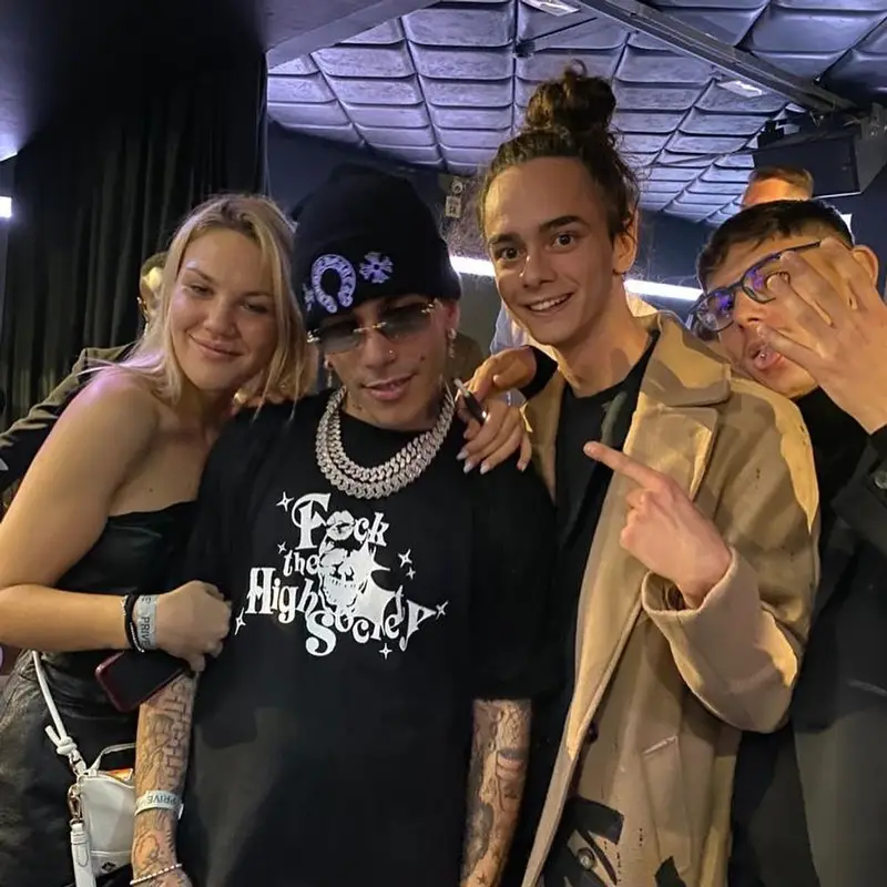 Sfera Ebbasta outfit in Altasocieta Venezia, 2022