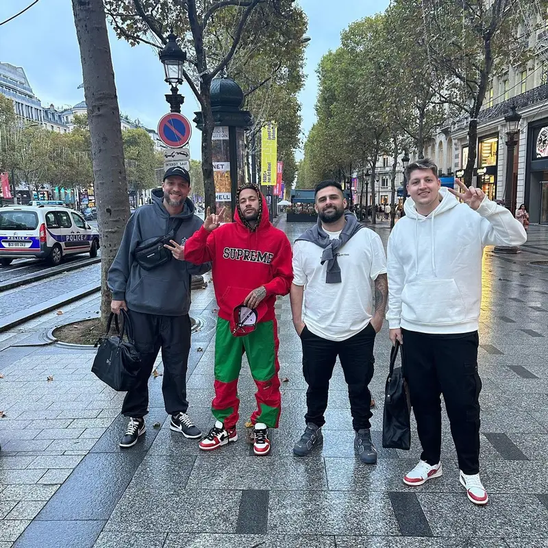 Neymar outfit in Supreme, Gucci, and The North Face, 2022