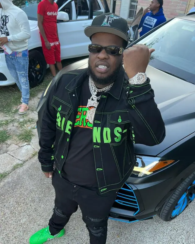 Maxo Kream outfit in Vlone, Balenciaga, and New Era, 2022