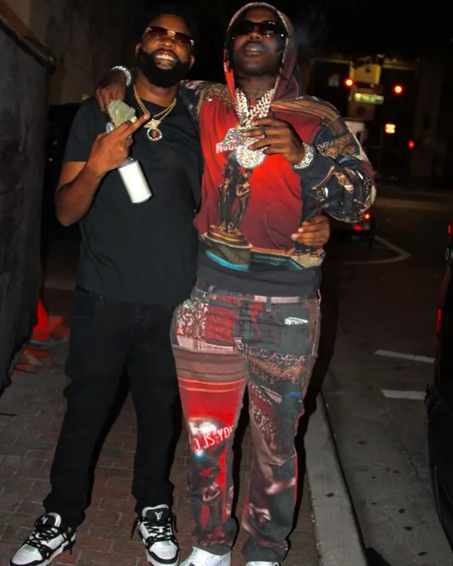EST Gee outfit in Supreme, Nike, and Versace, 2022
