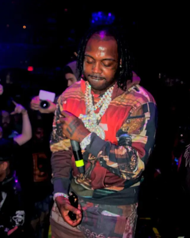 EST Gee outfit in Supreme, Nike, and Versace, 2022