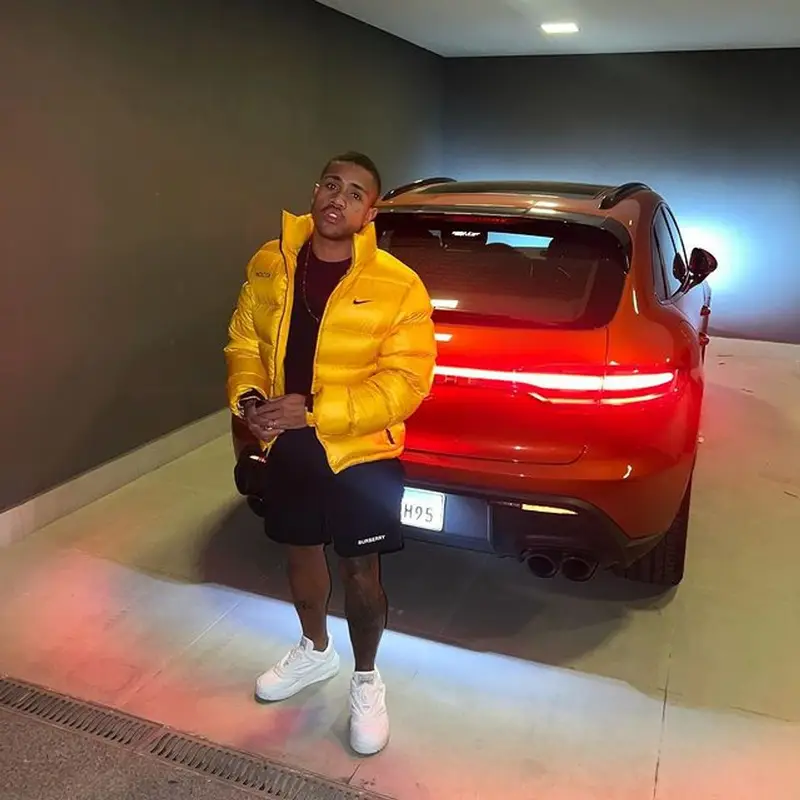 MC Davi outfit in Nike, Burberry, and Drake Merch, 2022