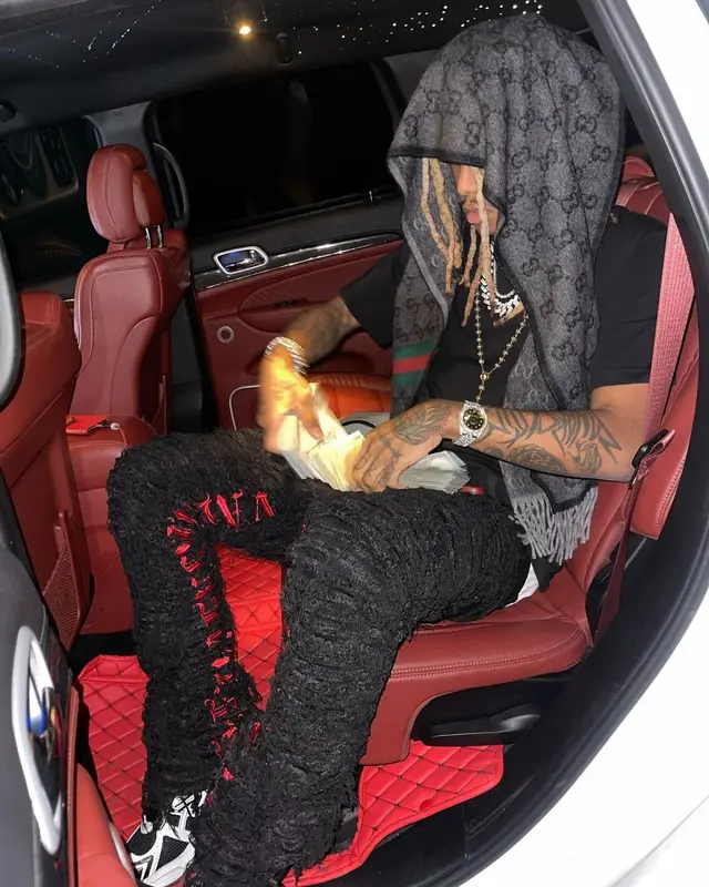 Lil Gnar outfit in Valabasas, Balenciaga, and Gucci, 2022