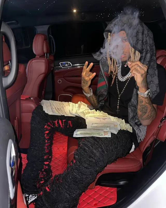 Lil Gnar outfit in Valabasas, Balenciaga, and Gucci, 2022