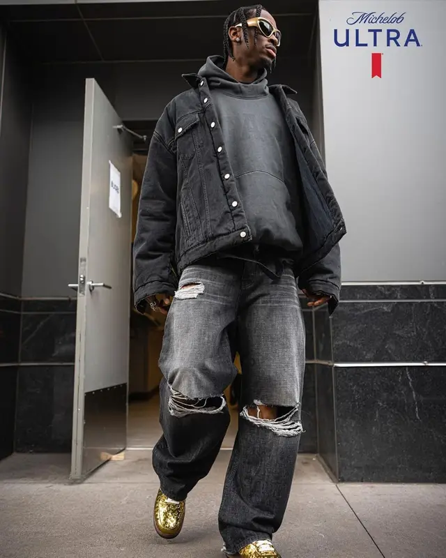 Shai outfit in Yeezy, Balenciaga, and GAP, 2022