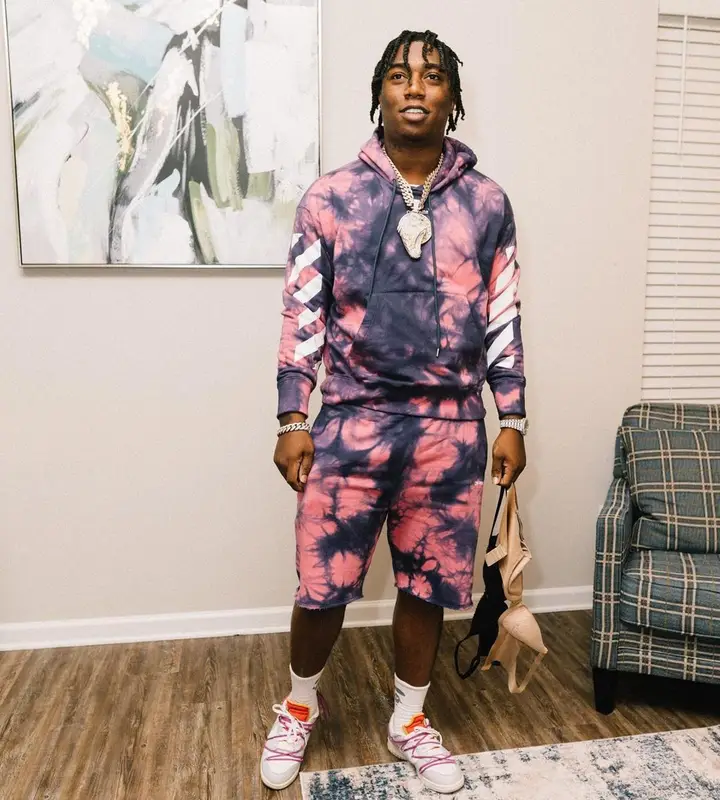 Fredo Bang outfit in Off-White and Nike, 2022