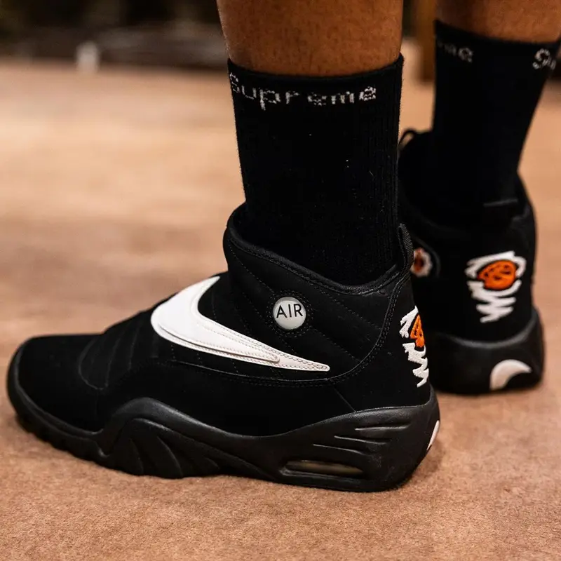 Fabolous outfit in Vlone, Supreme, and Hanes, 2022