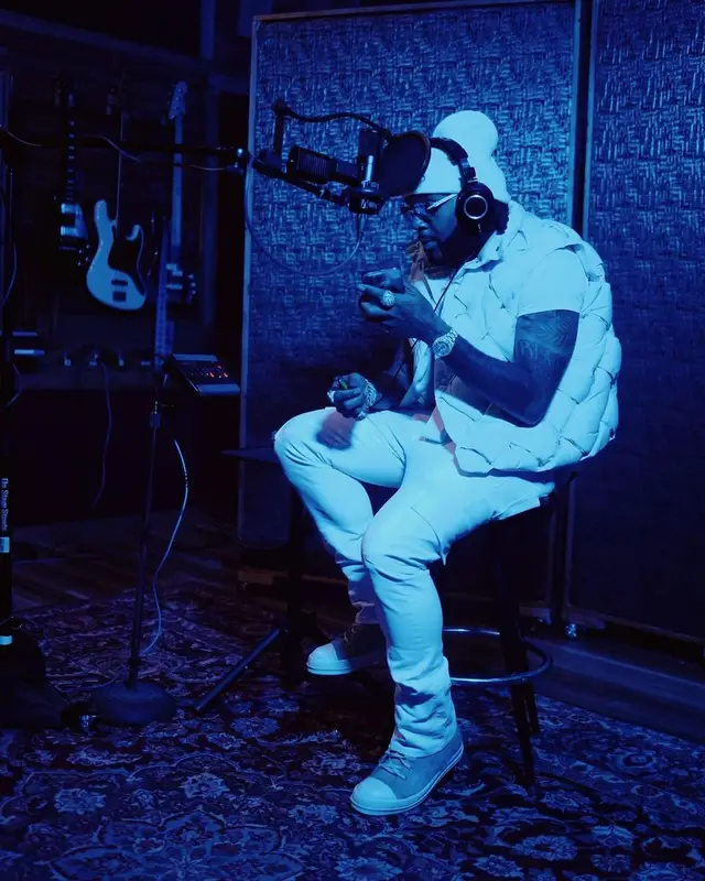 Money Man outfit in Bottega Veneta, Cartier, and Louis Vuitton, 2022