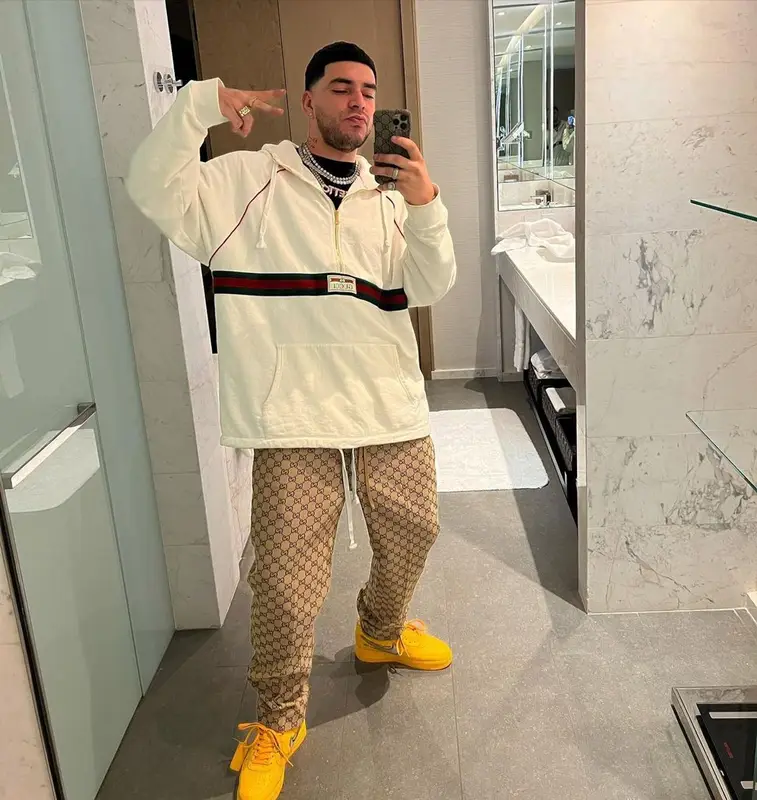 Ryan Castro outfit in Gucci, Nike, and Off-White, 2022