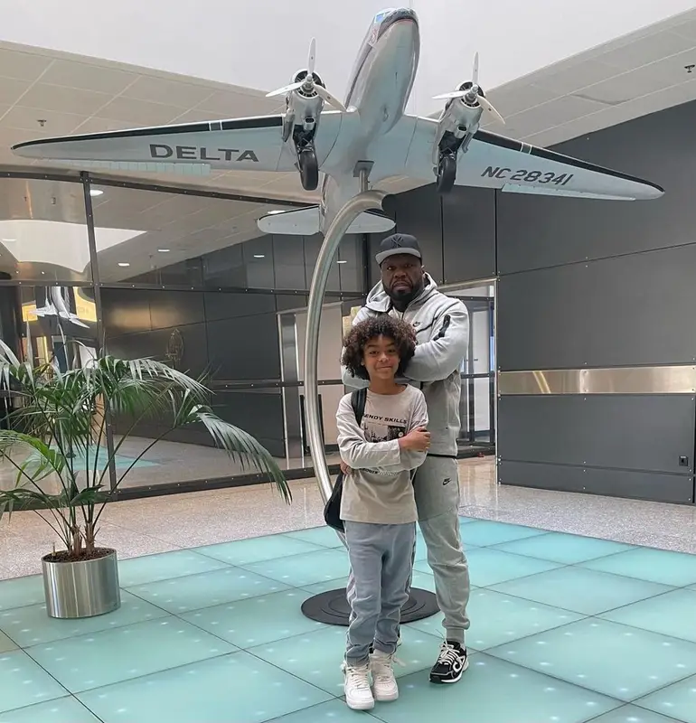 50 Cent outfit in Nike, Dior, and New Era, 2022