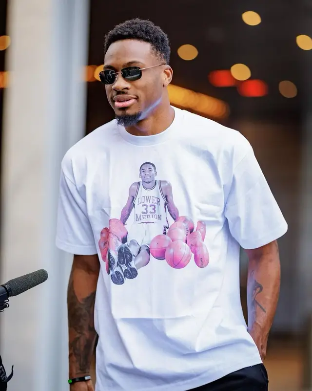 Thanasis Antetokounmpo outfit in Do Not Disturb., 2022