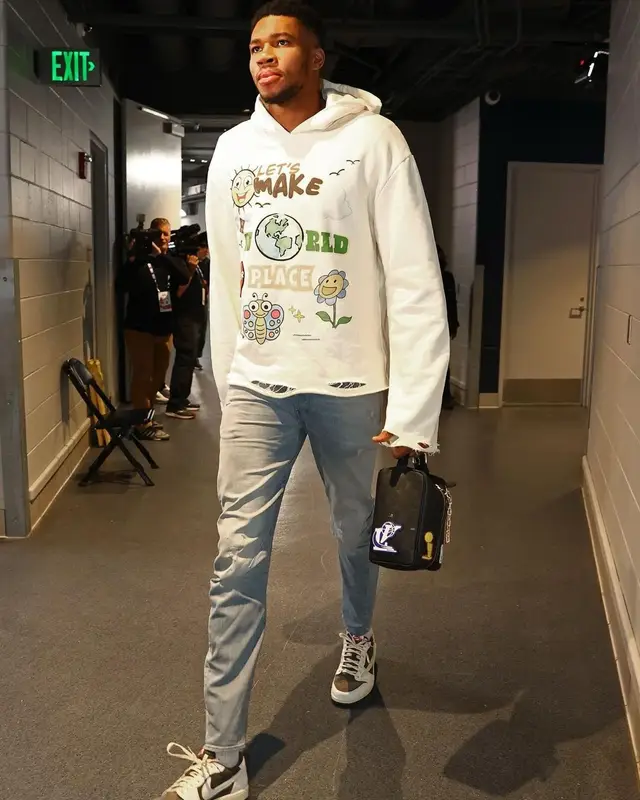 Giannis Antetokounmpo outfit in Do Not Disturb., 2022
