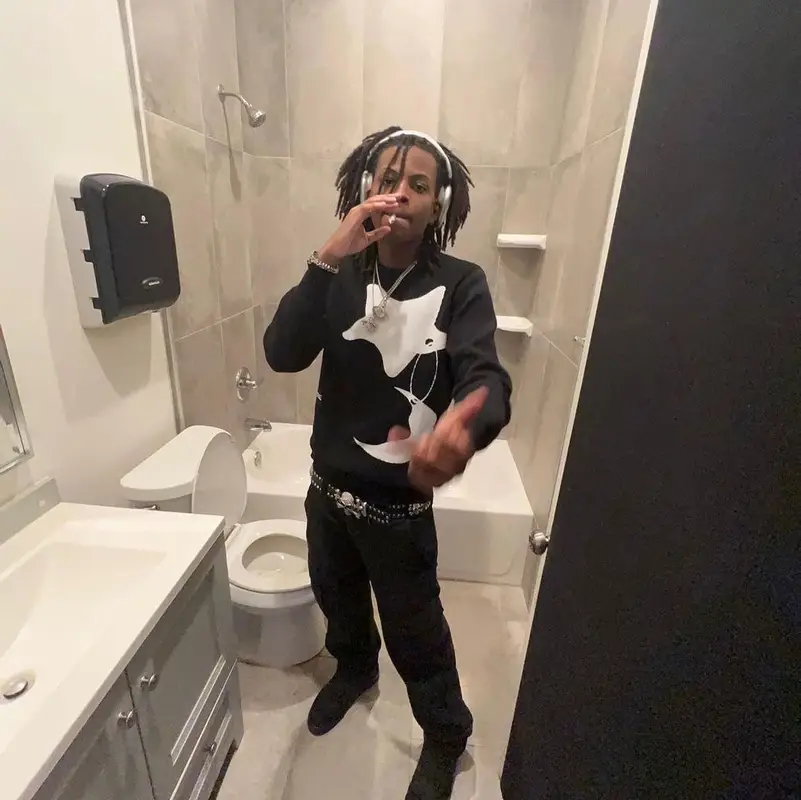 sgpwes outfit in False, 2022