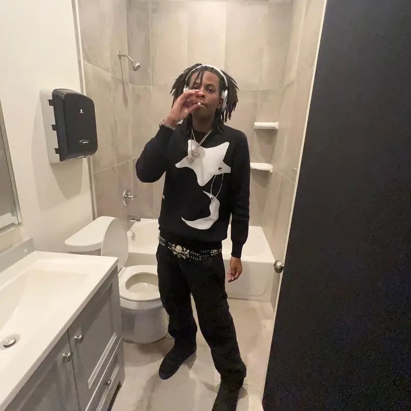 sgpwes outfit in False, 2022