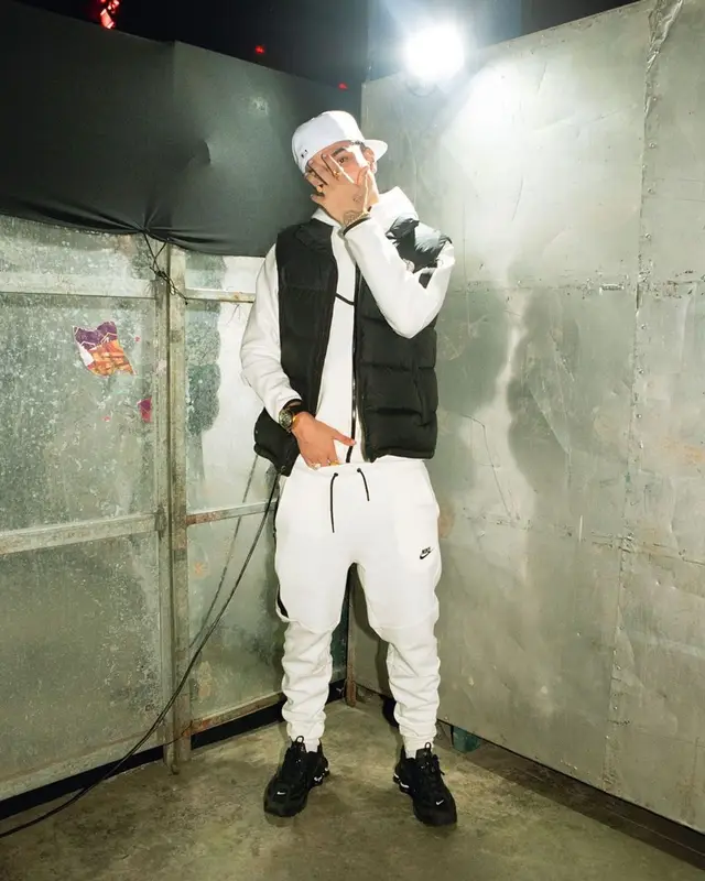 Veigh outfit in The North Face, Nike, and Supreme, 2022