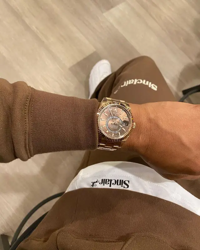 Pressa outfit in Sinclair, Nike, and Drake Merch, 2022