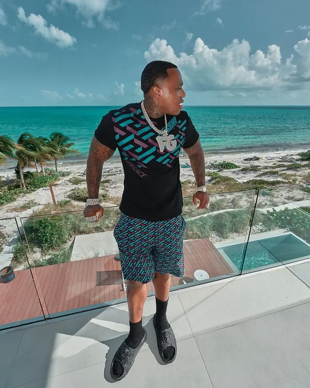 BandMan Kevo outfit in Versace, 2022
