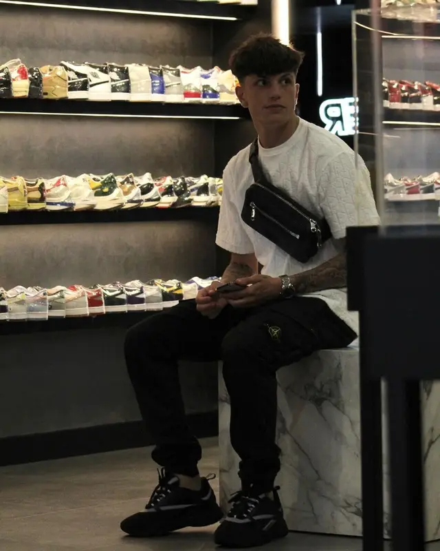 Alejandro Garnacho outfit in Dior, Stone Island, and Gucci, 2022