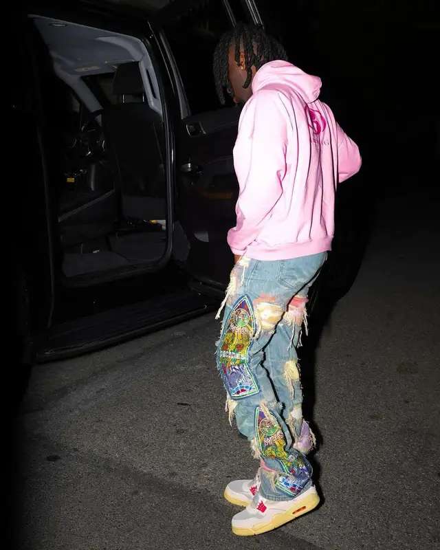 Kai Cenat outfit in Balenciaga, Who Decides War, and Jordan, 2022