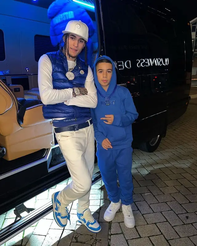 Rondodasosa outfit in Moncler, Louis Vuitton, and New Era, 2022