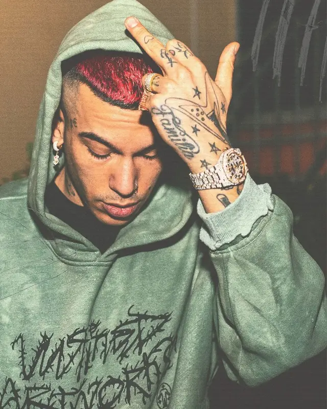 Sfera Ebbasta outfit in Untitled Artworks, 2021