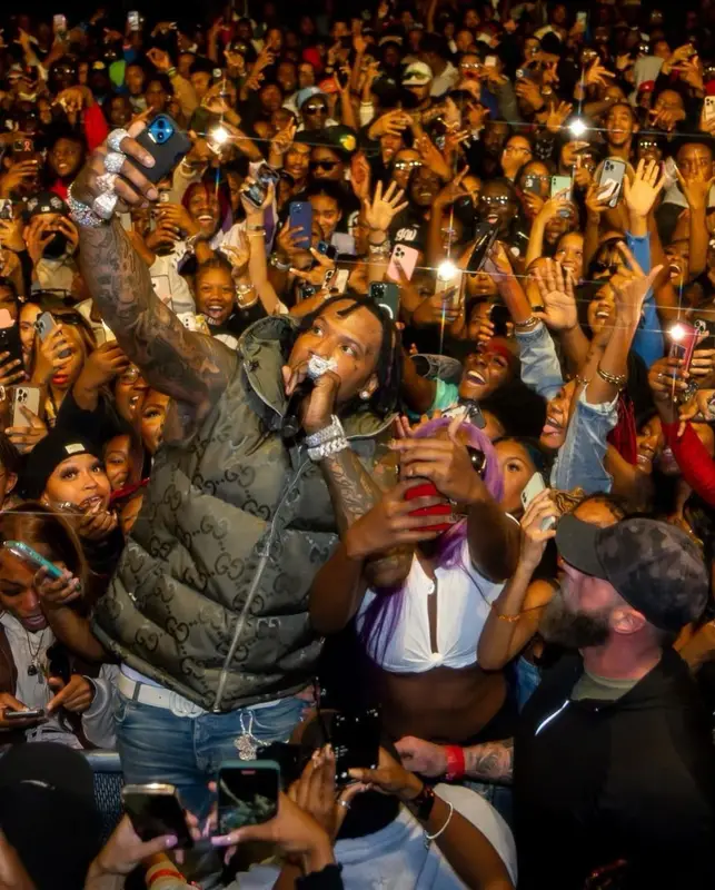Moneybagg Yo outfit in Gucci, Amiri, and Balenciaga, 2022