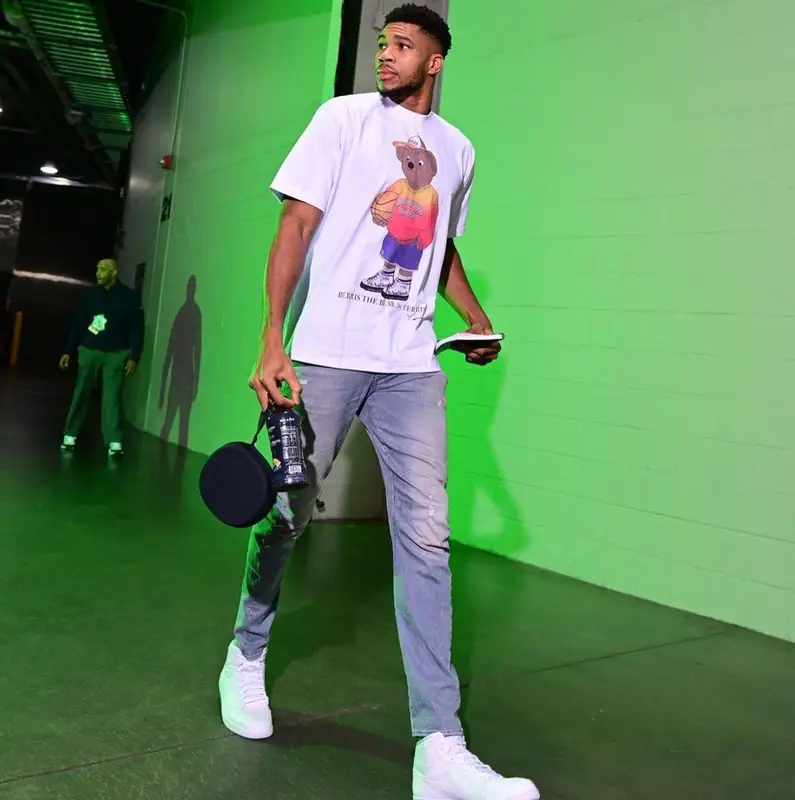 Giannis Antetokounmpo outfit in Do Not Disturb., 2022