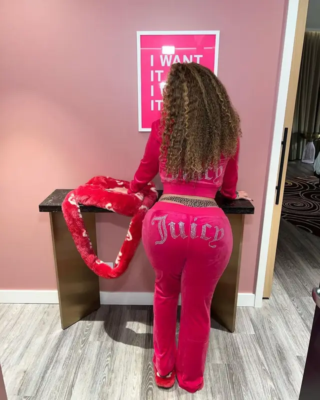 Latto outfit in Juicy Couture and GCDS, 2022