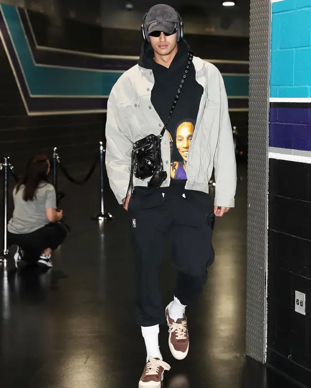 Kyle Kuzma outfit in Nike, Balenciaga, and Apple, 2022