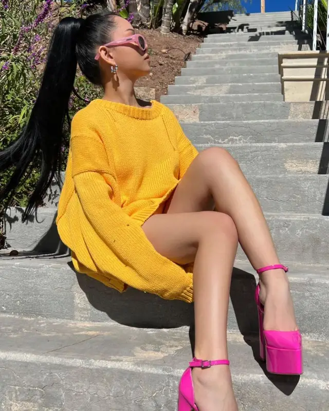 Bella Poarch outfit in Suss, 2022