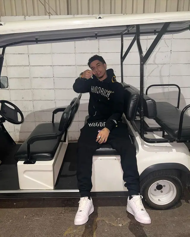 Veigh outfit in Hoodrich and Nike, 2022