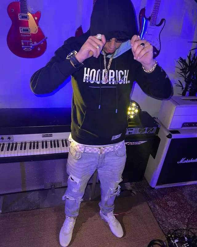 Veigh outfit in Nike, Louis Vuitton, and Off-White, 2022