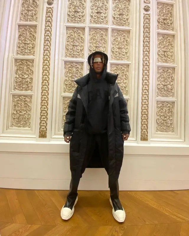 Kid Buu outfit in Yeezy, Balenciaga, and GAP, 2022