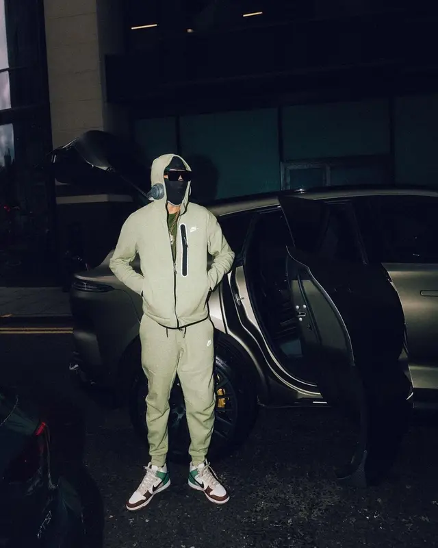 Meekz outfit in Nike, 2022