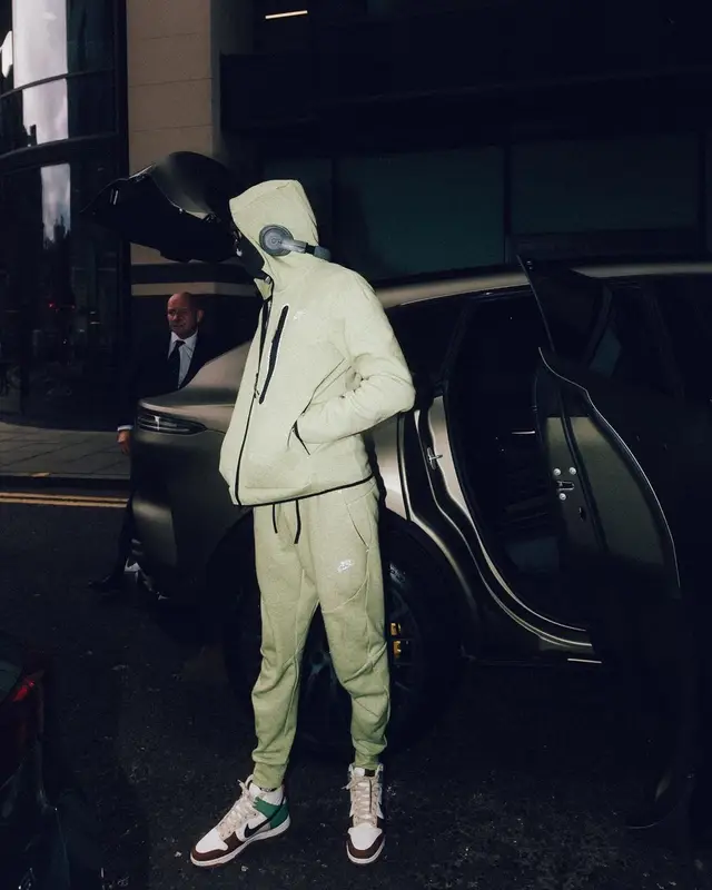 Meekz outfit in Nike, 2022