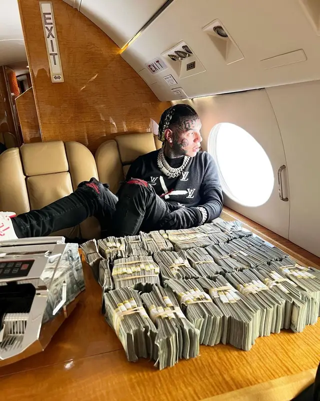 6ix9ine outfit in Amiri and Louis Vuitton, 2022