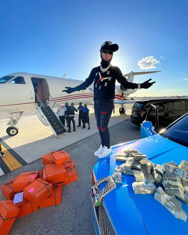 6ix9ine outfit in Amiri and Louis Vuitton, 2022