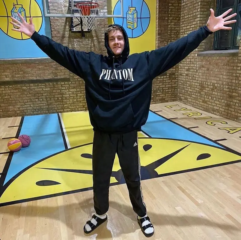 Cole Bennett outfit in Phantom Global, 2022