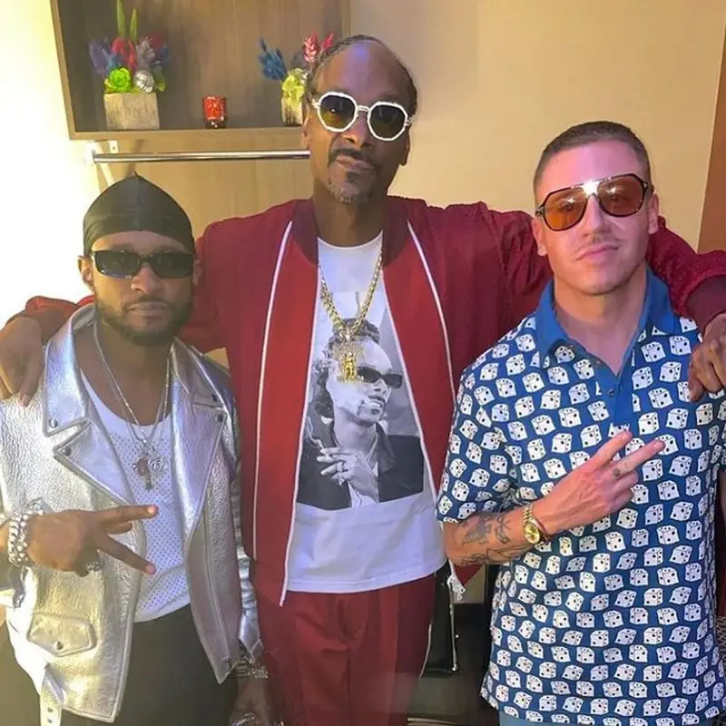 Snoop Dogg outfit in Death Row Records and Crooks & Castles, 2022