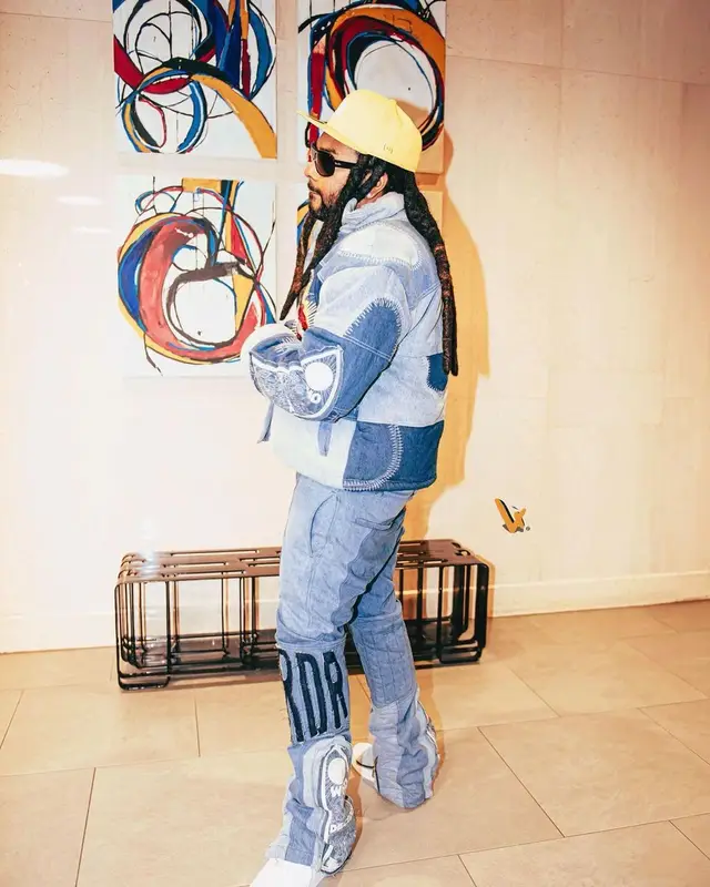 Icewear Vezzo outfit in Who Decides War, Ray-Ban, and New Era, 2022