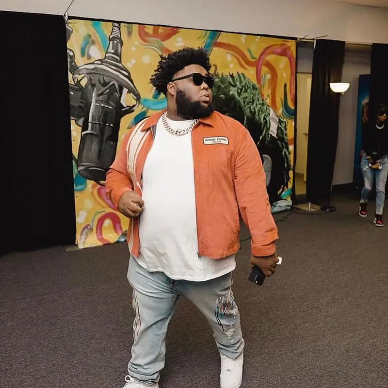 Rod Wave outfit in Homme + Femme, Nike, and Louis Vuitton, 2022